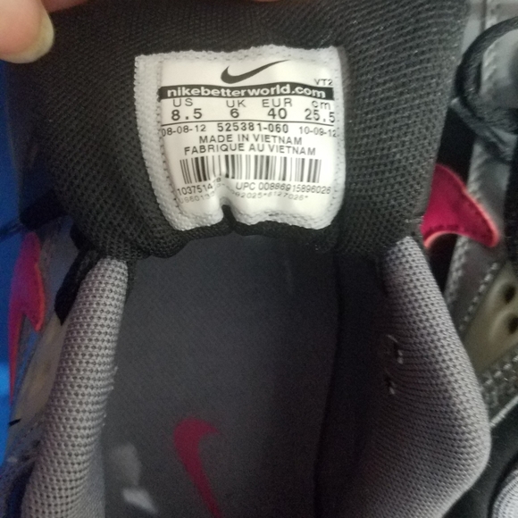 Sneakers - Picture 3 of 4